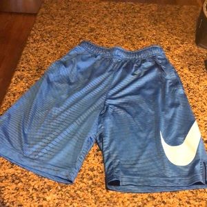 Nike boys xl shorts in EUC
